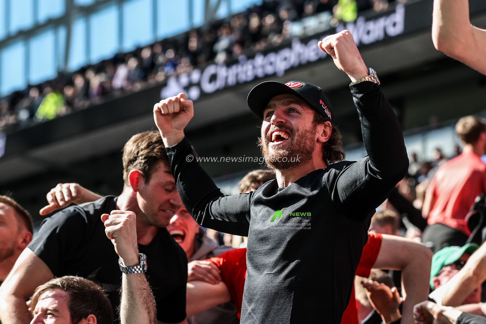 Liverpool fans celebrate a late winner during the Premier League match Everton vs Liverpool at Hill Dickinson Stadium, Liverpool, United Kingdom on 19 April 2026

(Photo by Alfie Cosgrove/News Images)