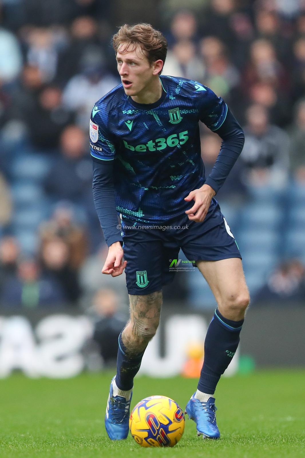 Wouter Burger #6 of Stoke City in action during the Sky Bet Championship match West Bromwich Albion vs Stoke City at The Hawthorns, West Bromwich, United Kingdom, 17th December 2023

(Photo by Gareth Evans/News Images)