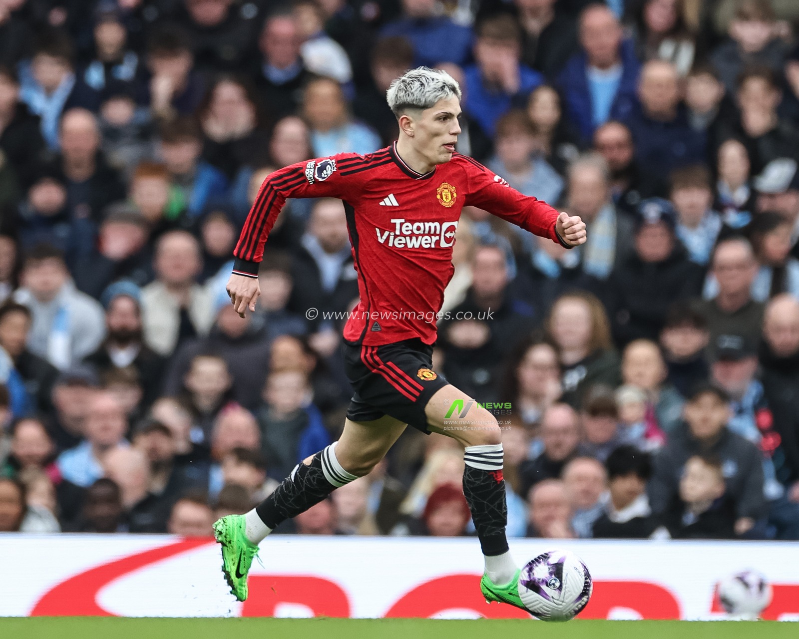 Alejandro Garnacho of Manchester United with the ball during the Premier League match Manchester City vs Manchester United at Etihad Stadium, Manchester, United Kingdom, 3rd March 2024

(Photo by Mark Cosgrove/News Images)