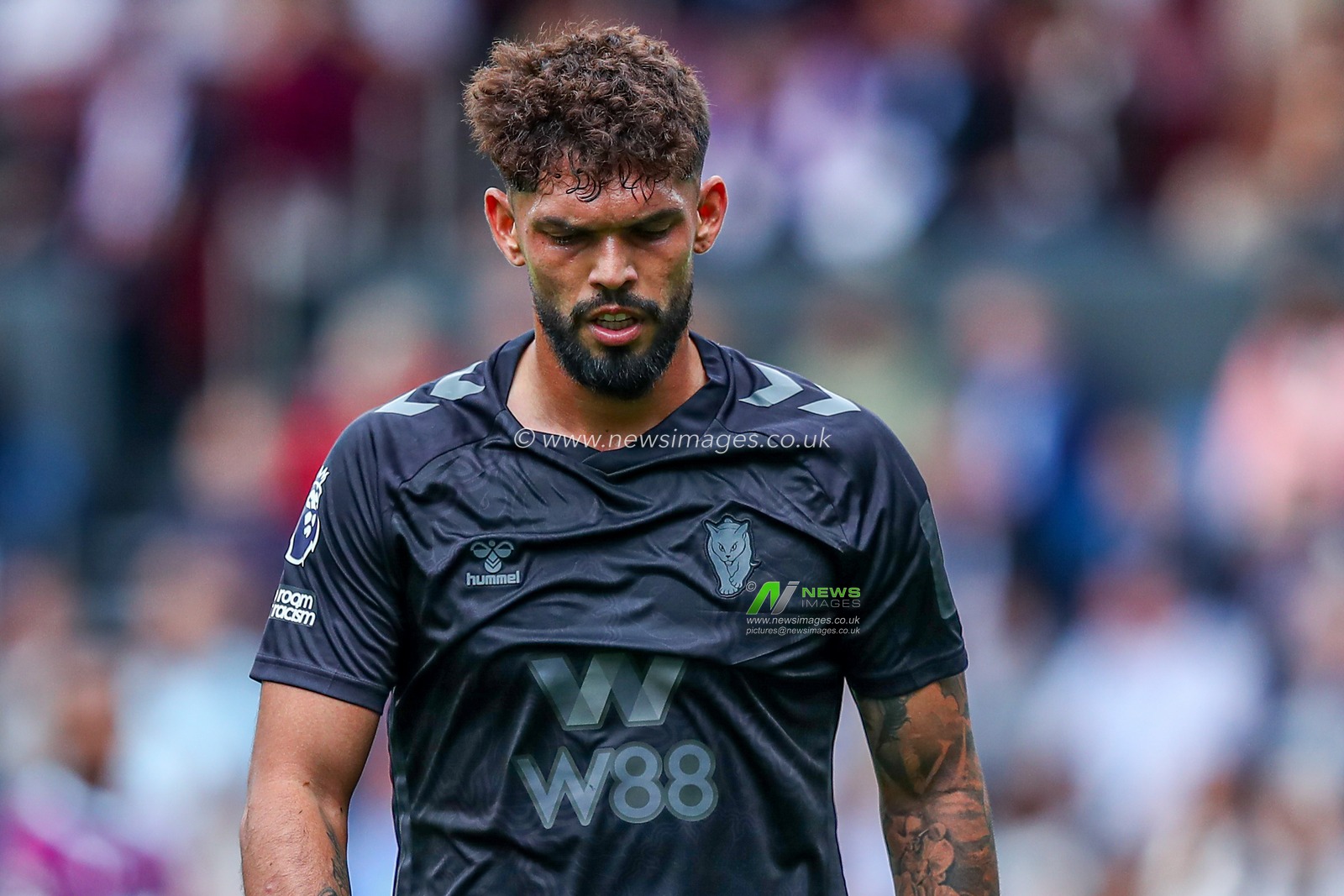 Omar Alderete of Sunderland during the Premier League match Burnley vs Sunderland at Turf Moor, Burnley, United Kingdom, 23rd August 2025

(Photo by Jorge Horsted/News Images)