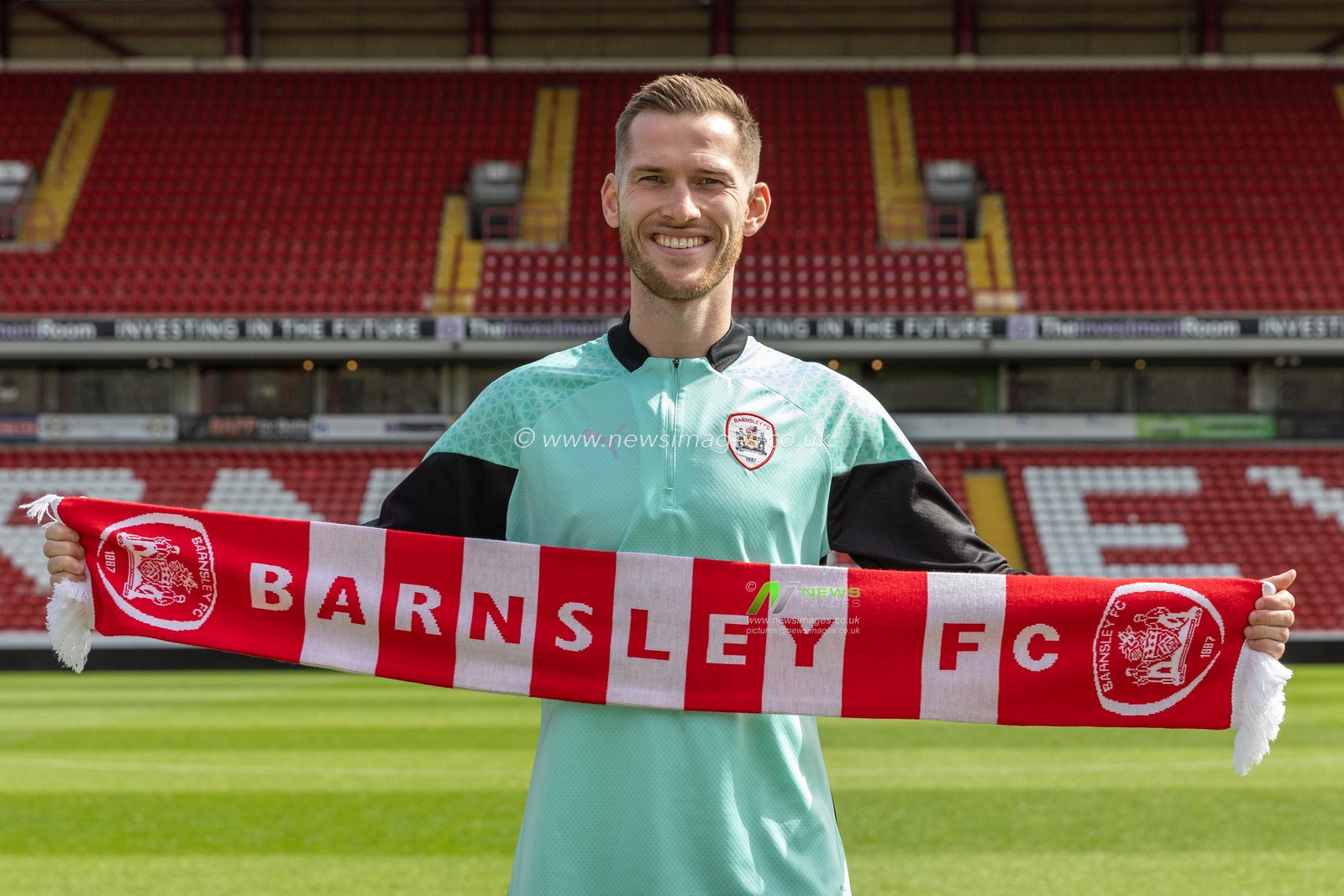 Jamie McCart joins Barnsley FC on a season long loan at Oakwell, Barnsley, United Kingdom, 31st August 2023

(Photo by Mark Cosgrove/News Images)