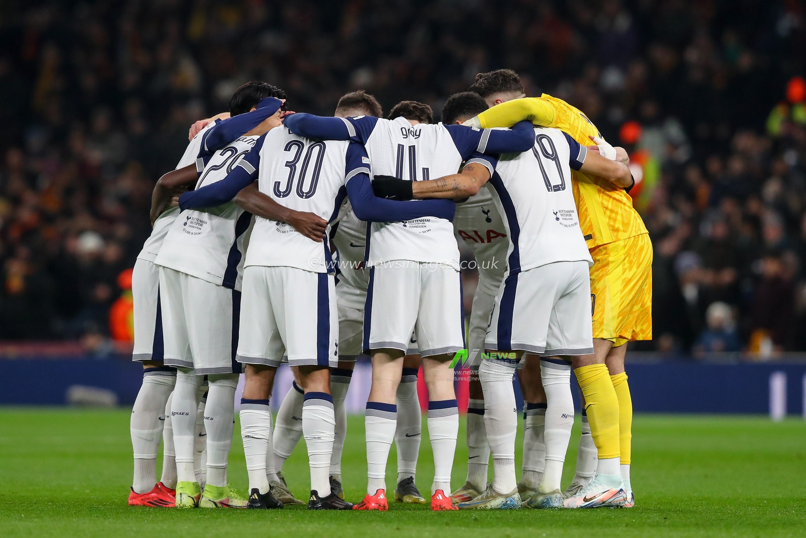 Tottenham group huddle during the UEFA Europa League - League Stage match Tottenham Hotspur vs A.S. Roma at Tottenham Hotspur Stadium, London, United Kingdom, 28th November 2024

(Photo by Gareth Evans/News Images)