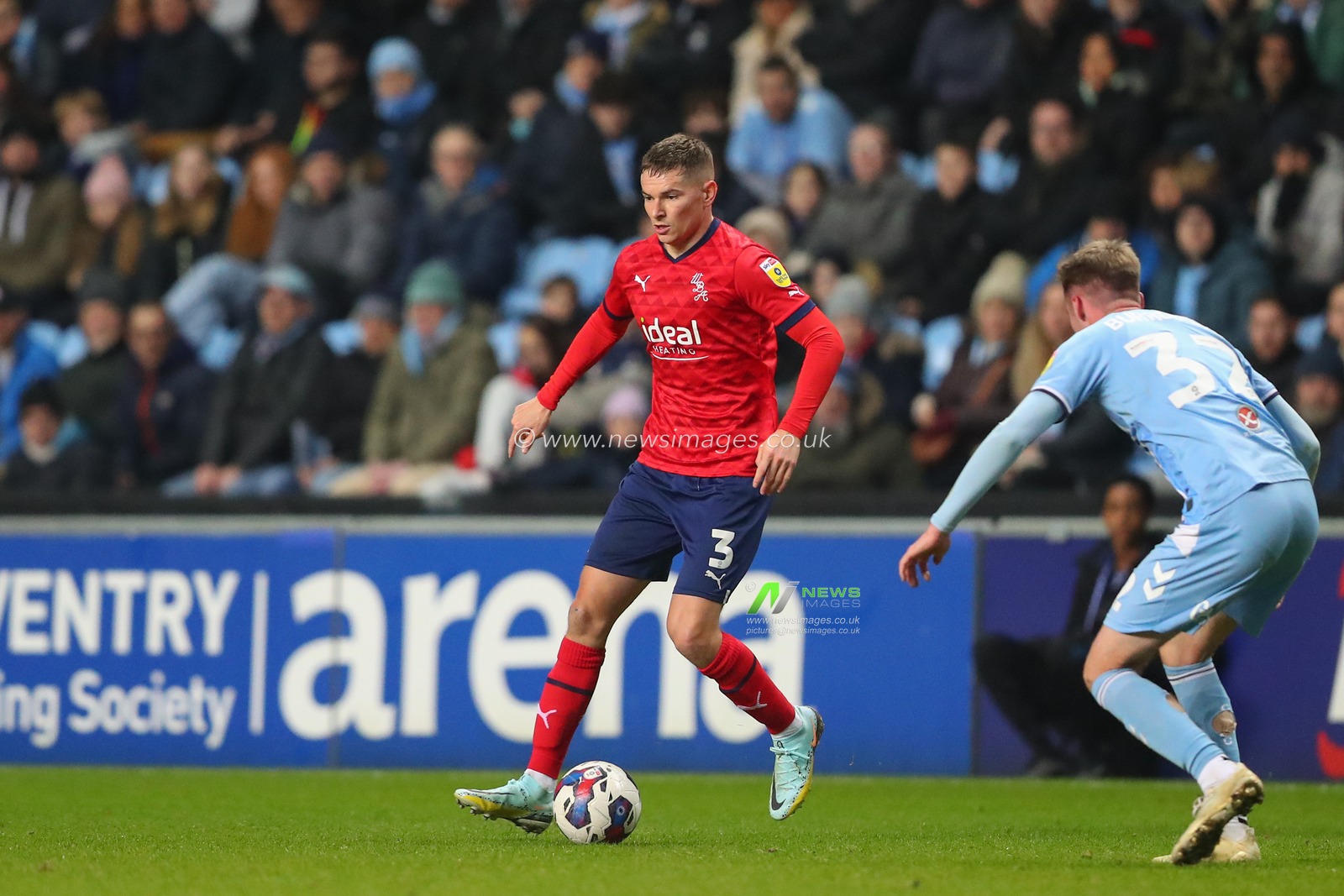 Conor Townsend #3 of West Bromwich Albion in action during the Sky Bet Championship match Coventry City vs West Bromwich Albion at Coventry Building Society Arena, Coventry, United Kingdom, 21st December 2022

(Photo by Gareth Evans/News Images)