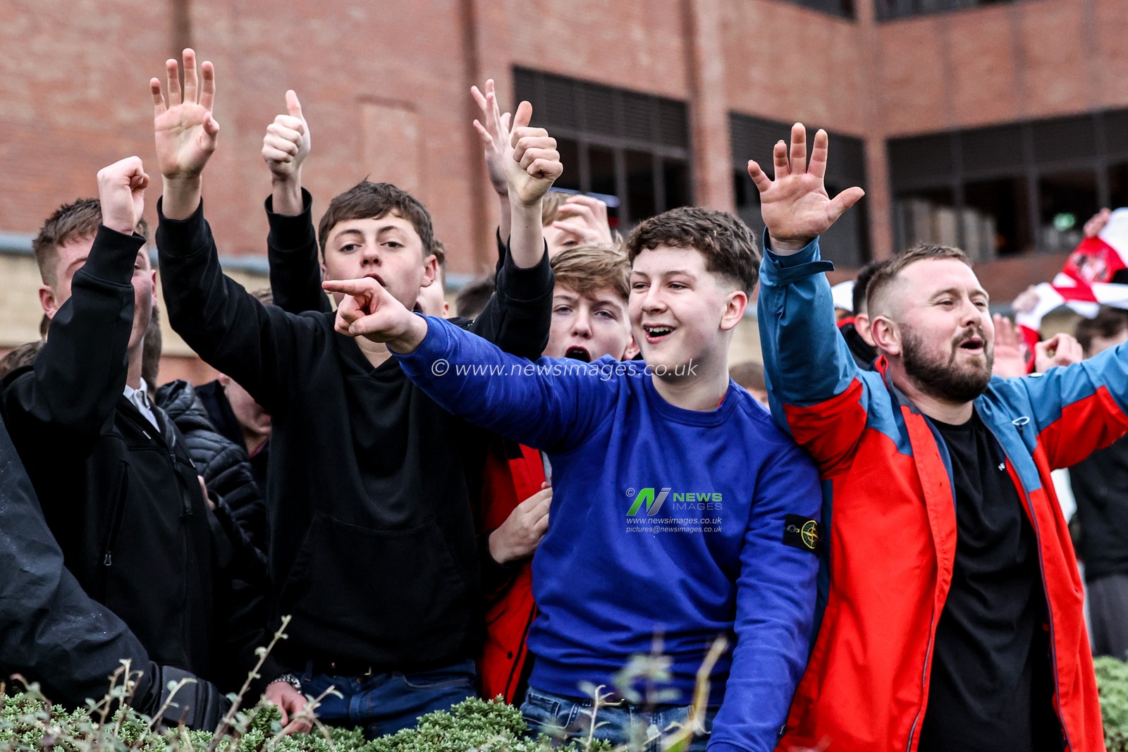 Sunderland fans chanting towards Newcastle fans before the game during the Premier League match Sunderland vs Newcastle United at Stadium Of Light, Sunderland, United Kingdom, 14th December 2025

(Photo by Alfie Cosgrove/News Images)

*** GER AUT SUI OUT ***