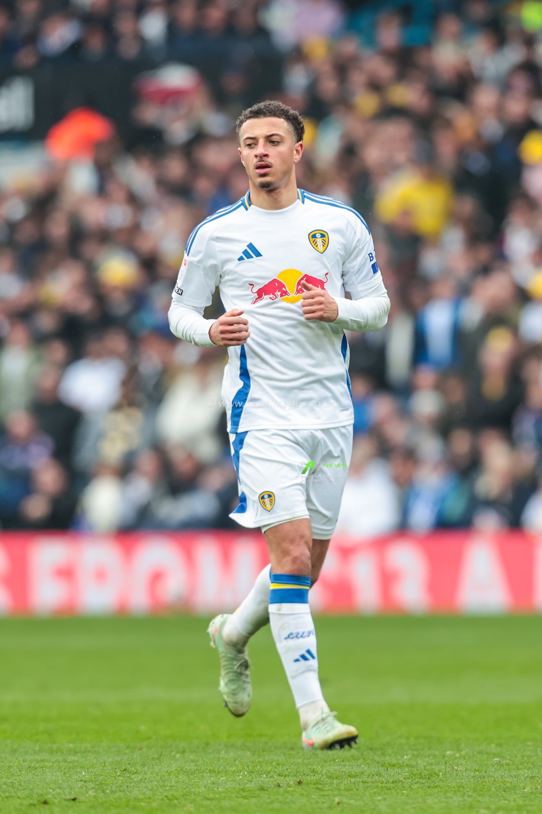 Ethan Ampadu of Leeds United during the Sky Bet Championship match Leeds United vs Stoke City at Elland Road, Leeds, United Kingdom, 21st April 2025

(Photo by Richard Bierton/News Images)