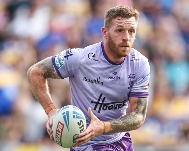 Marc Sneyd of Warrington Wolves with the ball during the Betfred Super League Round 14 Leeds Rhinos v Warrington Wolves at Headingley Stadium, Leeds, United Kingdom, 14th June 2025

(Photo by Mark Cosgrove/News Images)