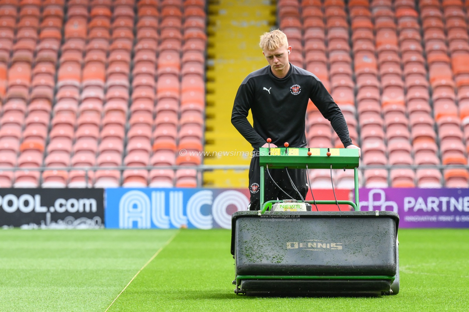 Blackpool Groundstaff prepare the pitch ahead of the Sky Bet League 1 match Blackpool vs Barnsley at Bloomfield Road, Blackpool, United Kingdom, 20th April 2024

(Photo by Craig Thomas/News Images)