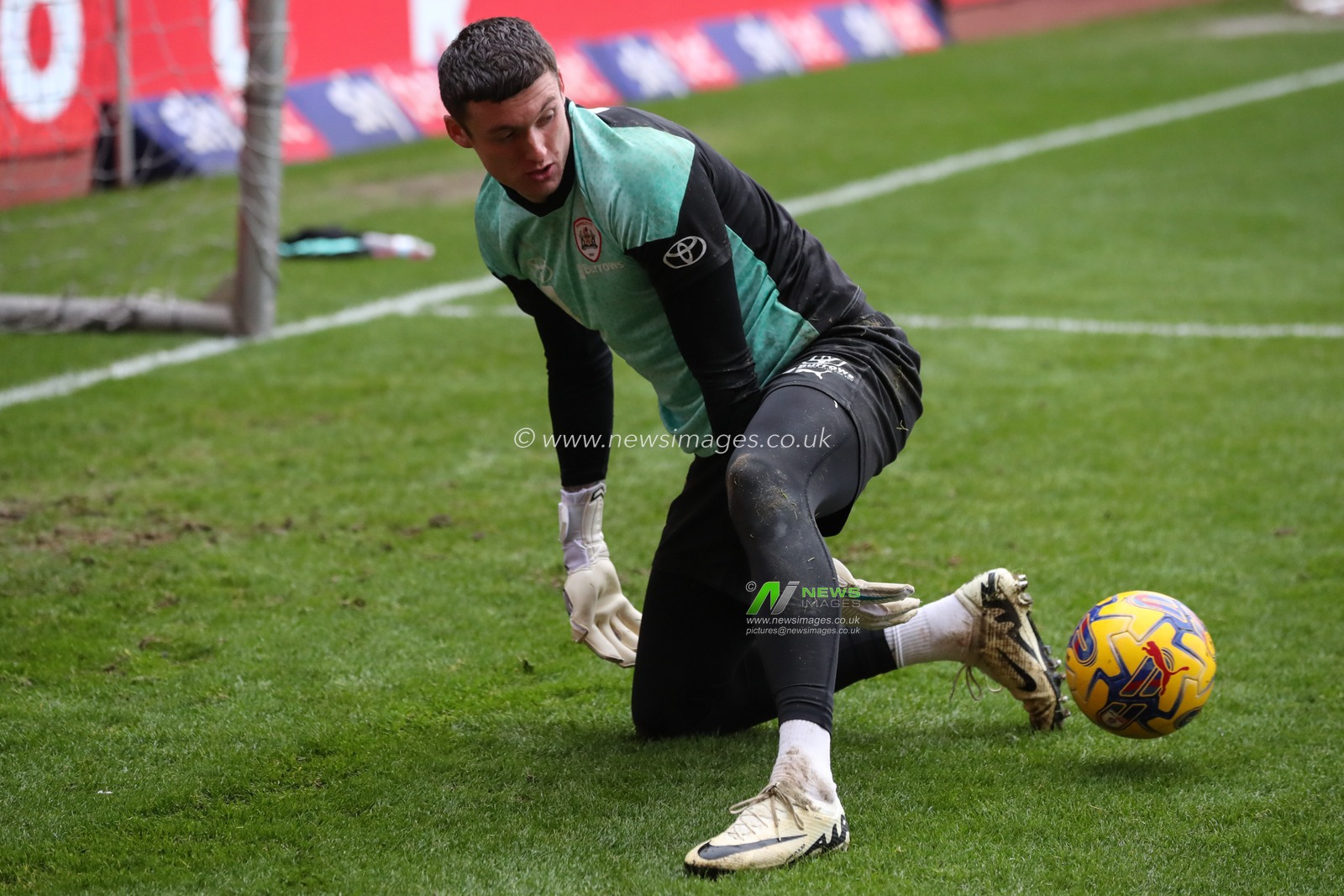 Liam Roberts of Barnsley in the pregame warmup session during the Sky Bet League 1 match Barnsley vs Leyton Orient at Oakwell, Barnsley, United Kingdom, 10th February 2024

(Photo by Alfie Cosgrove/News Images)
