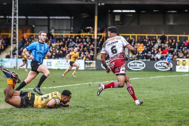 Bevan French of Wigan Warriors goes over for a try during the Betfred Super League round 1 match Castleford Tigers vs Wigan Warriors at OneBore Stadium, Castleford, Untied Kingdom on 15 February 2026

(Photo by Alfie Cosgrove/News Images)
