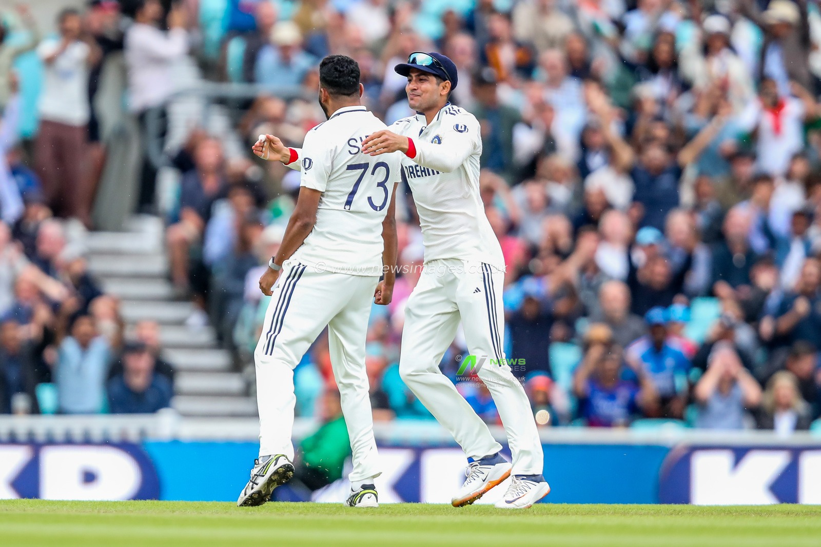 Mohammed Siraj of India celebrates with teammates after dismissing Jamie Overton of England during the 5th Rothesay Test Match day 5 England v India at The Kia Oval, London, United Kingdom, 4th August 2025

(Photo by Izzy Poles/News Images)