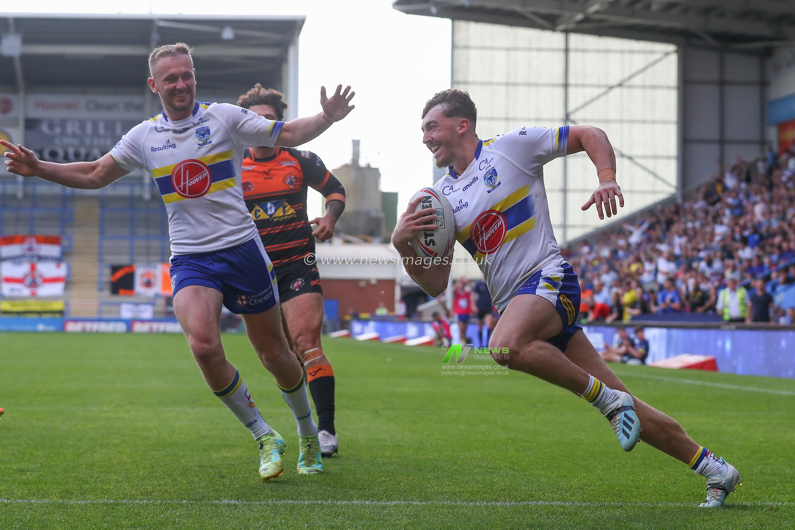 Matty Ashton #5 of Warrington Wolves goes over for a try and makes the score 40-12 during the Betfred Super League Round 24 match Warrington Wolves vs Castleford Tigers at Halliwell Jones Stadium, Warrington, United Kingdom, 2nd September 2023

(Photo by Gareth Evans/News Images)