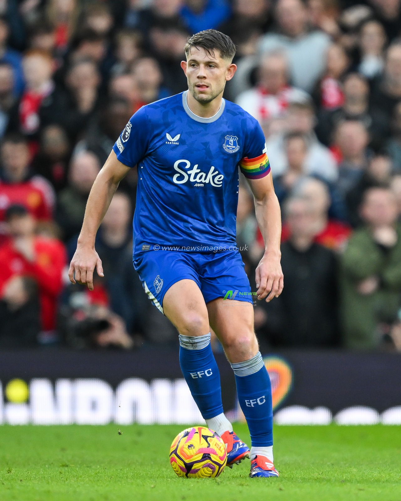James Tarkowski of Everton in action during the Premier League match Manchester United vs Everton at Old Trafford, Manchester, United Kingdom, 1st December 2024

(Photo by Craig Thomas/News Images)