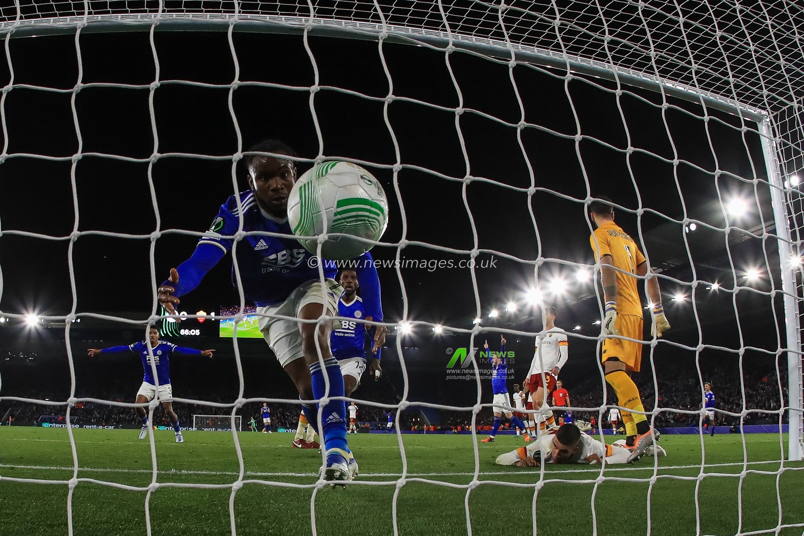 Ademola Lookman #37 of Leicester City scores to make it 1-1