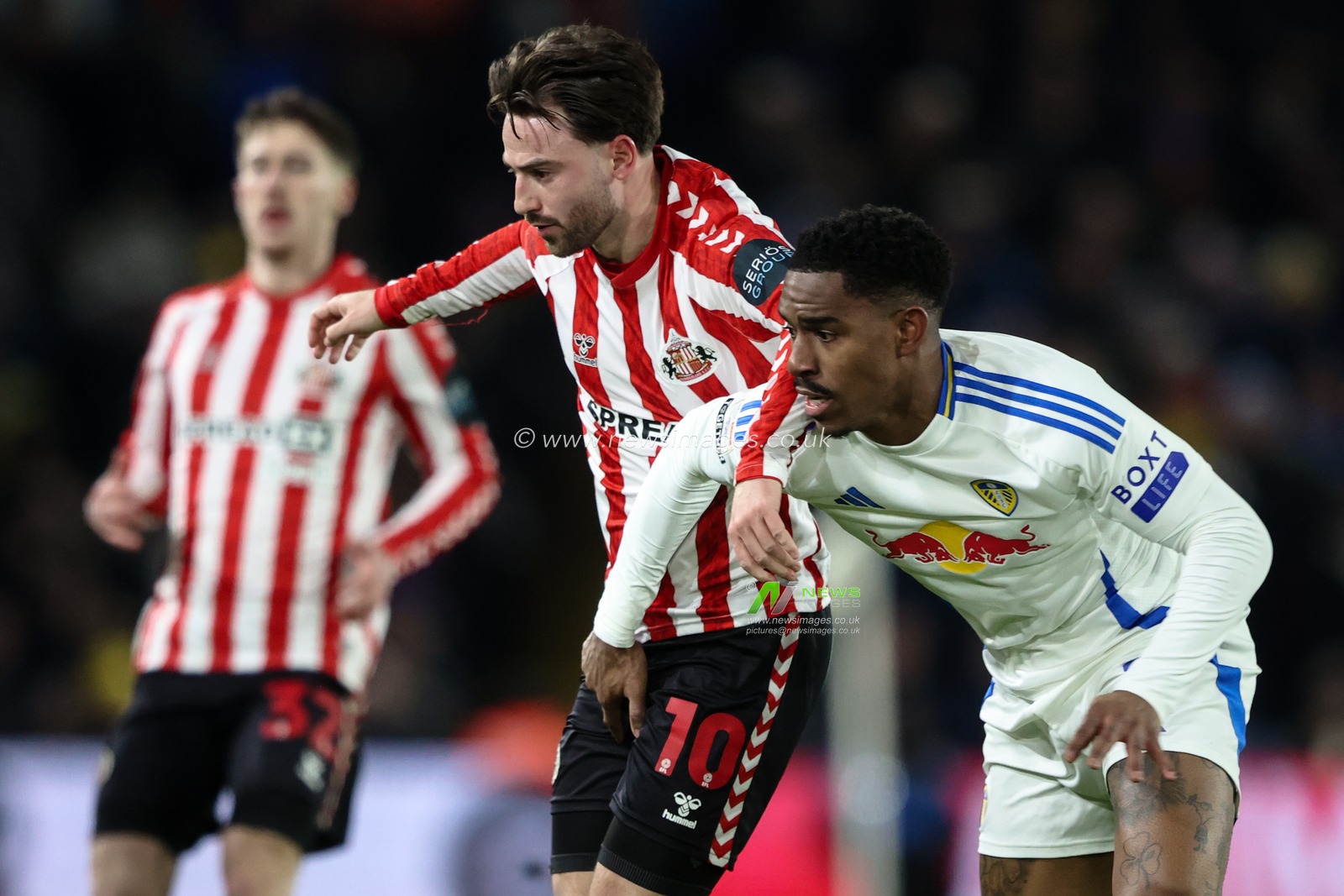 Patrick Roberts of Sunderland  and JÃºnior Firpo of Leeds United tussle during the Sky Bet Championship match Leeds United vs Sunderland at Elland Road, Leeds, United Kingdom, 17th February 2025

(Photo by Alfie Cosgrove/News Images)
