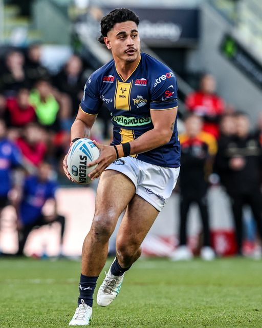 Keenan Palasia of Leeds Rhinos breaks with the ball during the Betfred Super League round 13 match Leeds Rhinos vs St Helens at AMT Headingley Stadium, Leeds, United Kingdom on 04 June 2026

(Photo by Alfie Cosgrove/News Images)