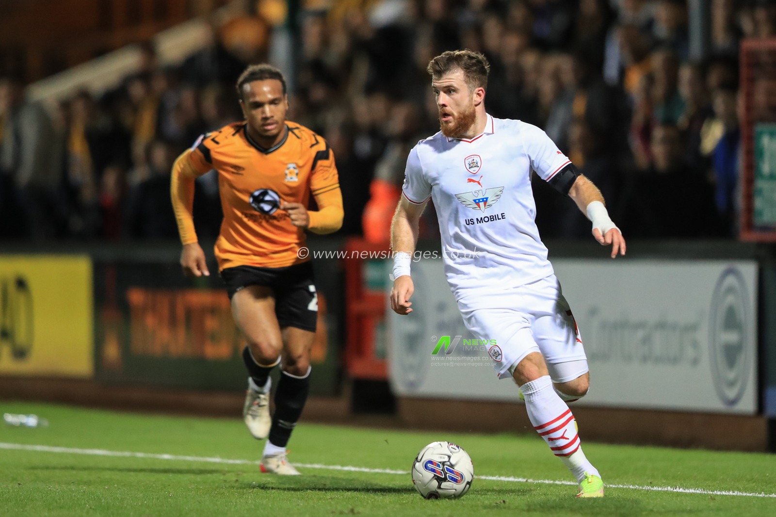 Nicky Cadden #7 of Barnsley breaks with the ball during the Sky Bet League 1 match Cambridge United vs Barnsley at Abbey Stadium, Cambridge, United Kingdom, 3rd October 2023

(Photo by Alfie Cosgrove/News Images)
