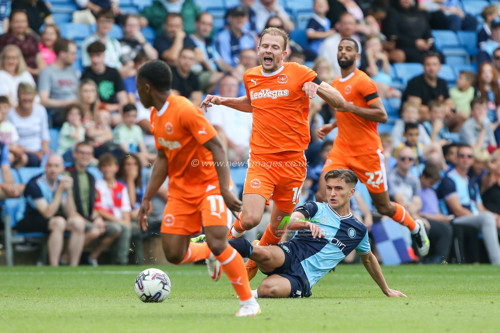 Freddie Potts #19 of Wycombe Wanderers fouls Jordan Rhodes #16 of Blackpool during the Sky Bet League 1 match Wycombe Wanderers vs Blackpool at Adams Park, High Wycombe, United Kingdom, 16th September 2023

(Photo by Arron Gent/News Images)
