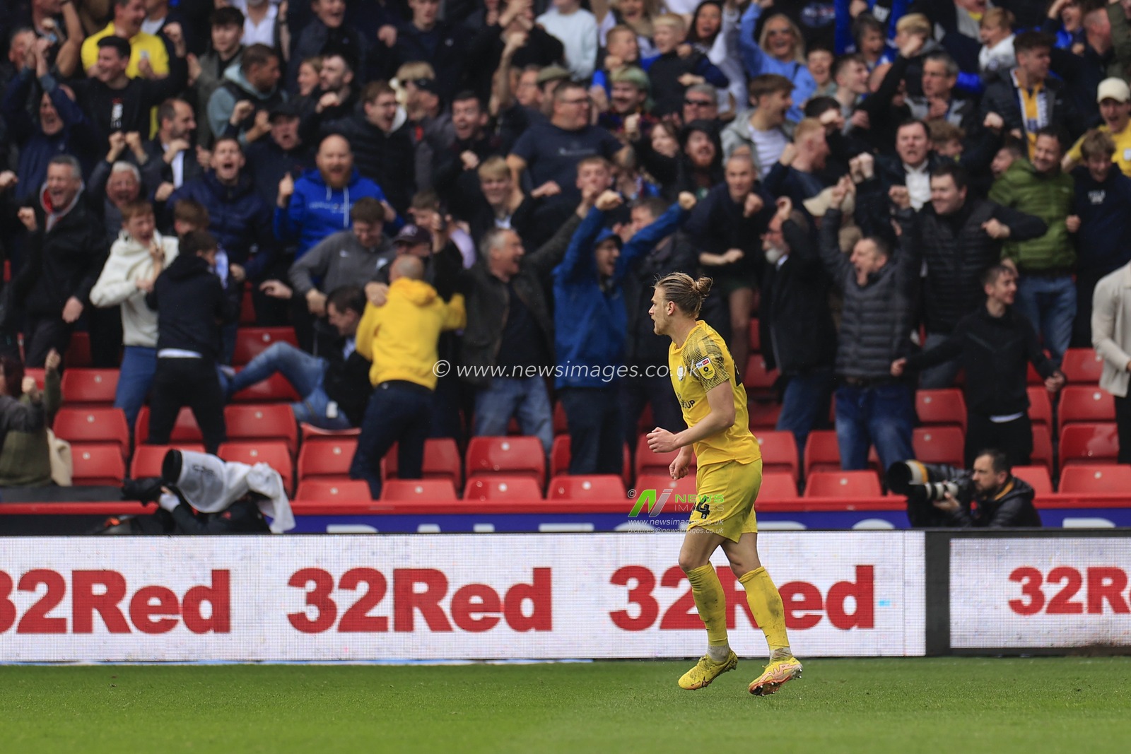 Brad Potts #44 of Preston North End celebrates scoring to make it 1-1 during the Sky Bet Championship match Sheffield United vs Preston North End at Bramall Lane, Sheffield, United Kingdom, 29th April 2023

(Photo by Conor Molloy/News Images)