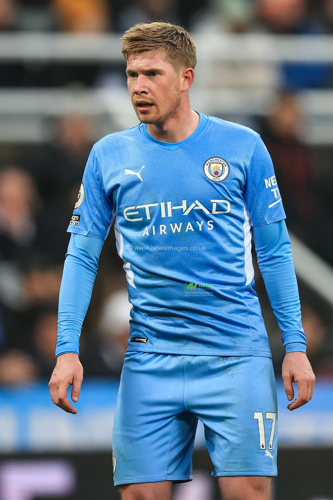 Kevin De Bruyne #17 of Manchester City during the game