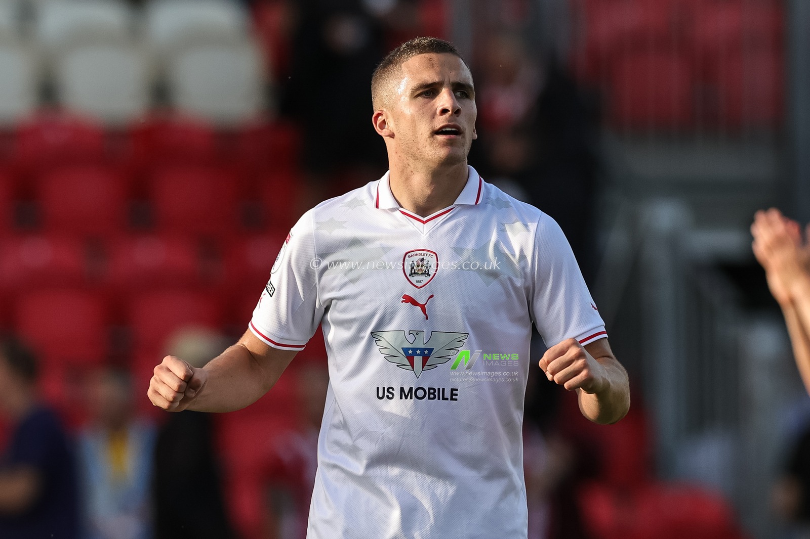 Owen Dodgson #29 of Barnsley acknowledges the traveling fans after Barnsley win 0-1during the Sky Bet League 1 match Exeter City vs Barnsley at St James' Park, Exeter, United Kingdom, 7th October 2023

(Photo by Mark Cosgrove/News Images)