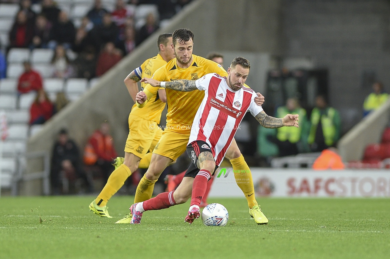 2nd November 2019, Stadium Of Light, Sunderland, England; Sky Bet League 1, Sunderland v Southend United : Chris Maguire of Sunderland under pressure from Harry Lennon of Southend United

Credit: Iam Burn/News Images
