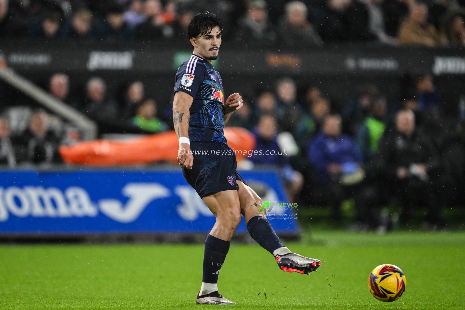 Pascal Struijk of Leeds United passes the ball during the Sky Bet Championship match Swansea City vs Leeds United at Swansea.com Stadium, Swansea, United Kingdom, 24th November 2024

(Photo by Craig Thomas/News Images)