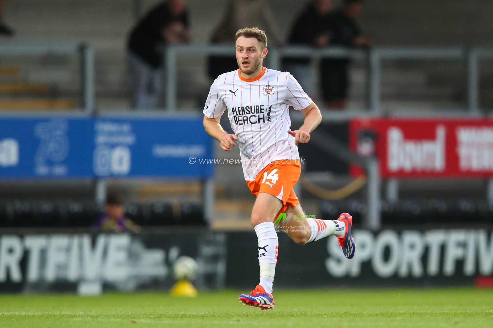 Elliot Embleton of Blackpool during the Carabao Cup match Burton Albion vs Blackpool at Pirelli Stadium, Burton upon Trent, United Kingdom, 13th August 2024

(Photo by Gareth Evans/News Images)