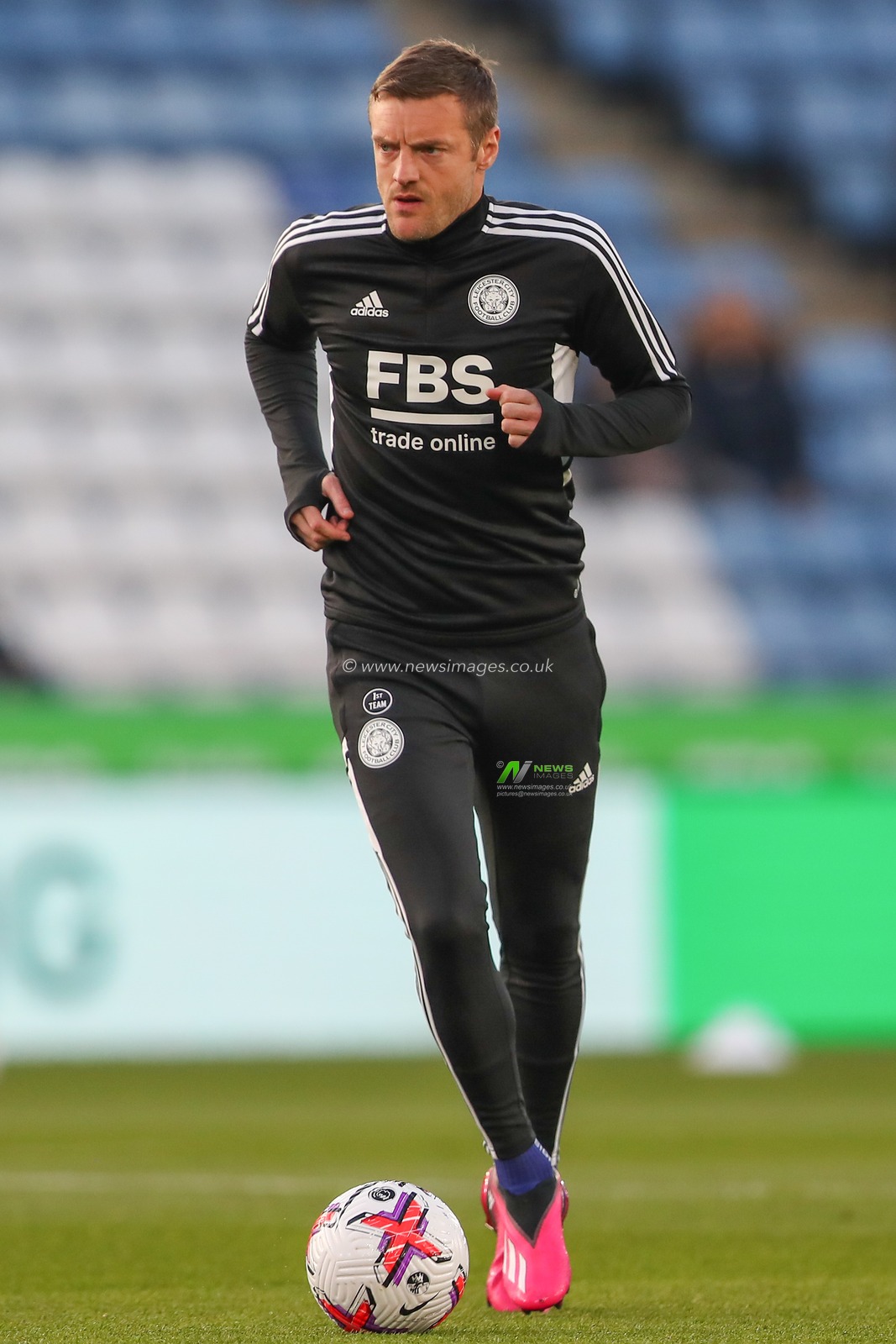 Jamie Vardy #9 of Leicester City during the pre-game warm up ahead of the Premier League match Leicester City vs Aston Villa at King Power Stadium, Leicester, United Kingdom, 4th April 2023

(Photo by Gareth Evans/News Images)