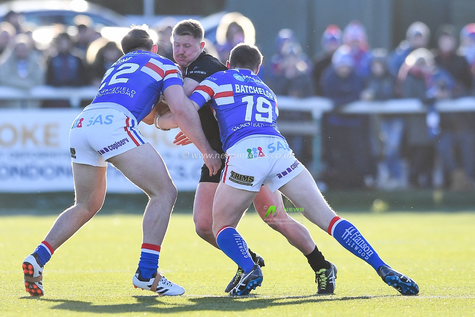3rd February 2019 , Trailfinders Sports Ground, London, England; Betfred Super League, Round 1, London Broncos vs Wakefield Trinity ; Luke Yates (20) of London Broncos is tackled by Danny Kirmond (12) of Wakefield Trinity


Credit: Craig Thomas/News Images