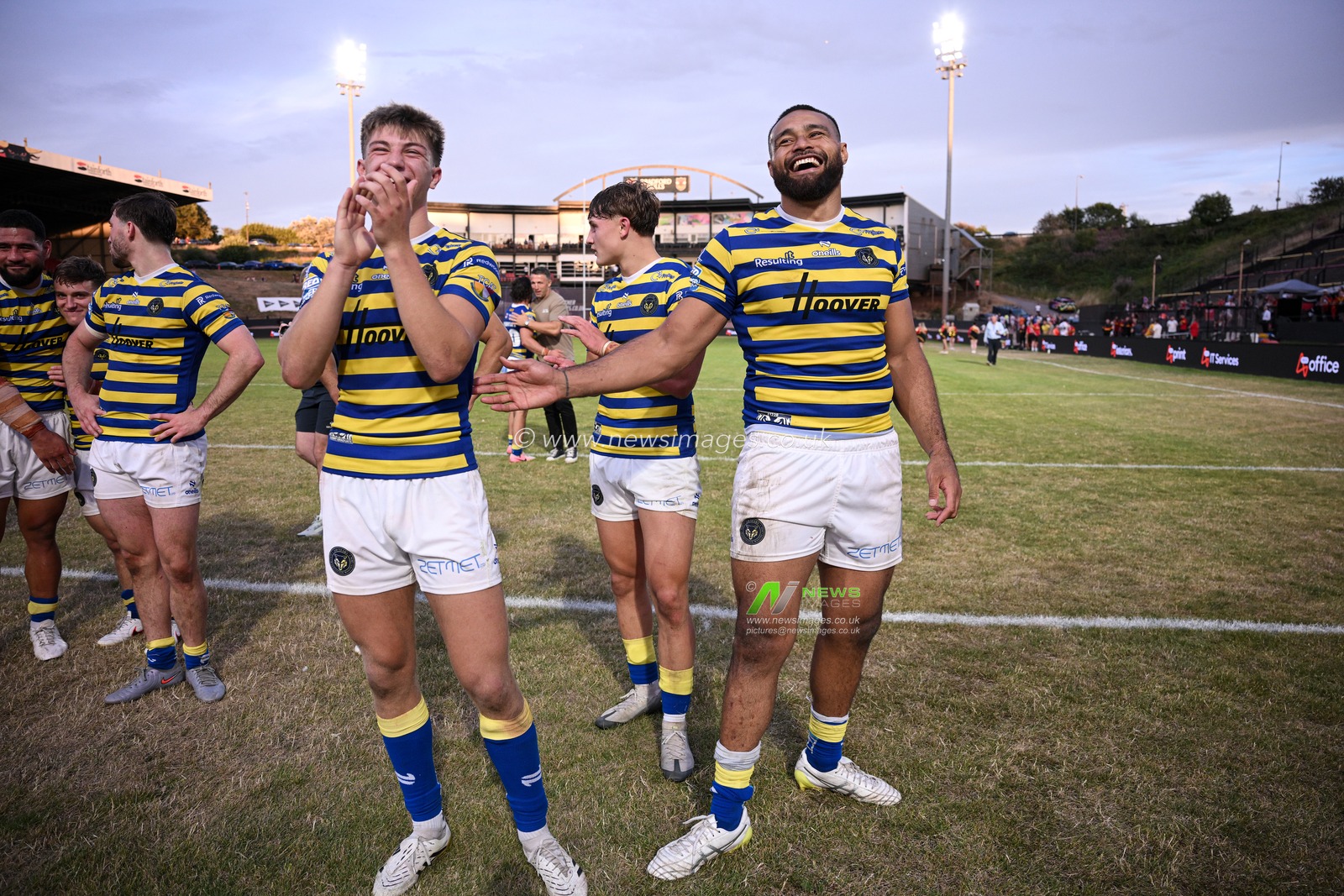 Toafofoa Sipley interacts with Ewan Irwin of Warrington Wolves following the Betfred Super League round 22 match Bradford Bulls vs Warrington Wolves at Odsal Stadium, Bradford, United Kingdom on 08 August 2026

(Photo by Ben Roberts/News Images)