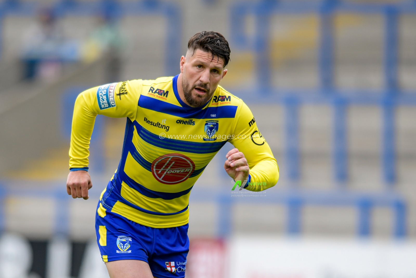 Gareth Widdop (7) of Warrington Wolves in action during the game