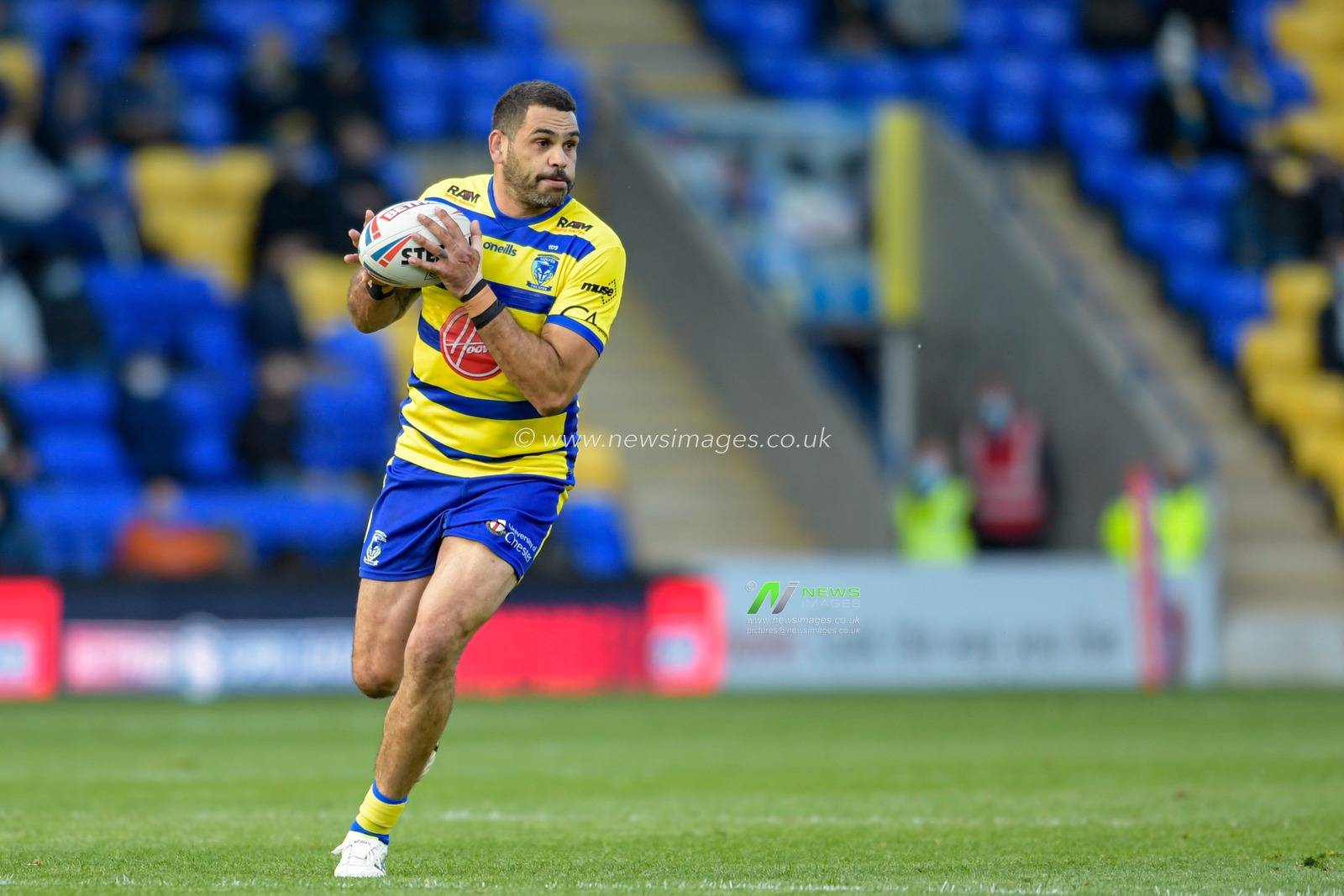 Greg Inglis (3) of Warrington Wolves runs with the ball