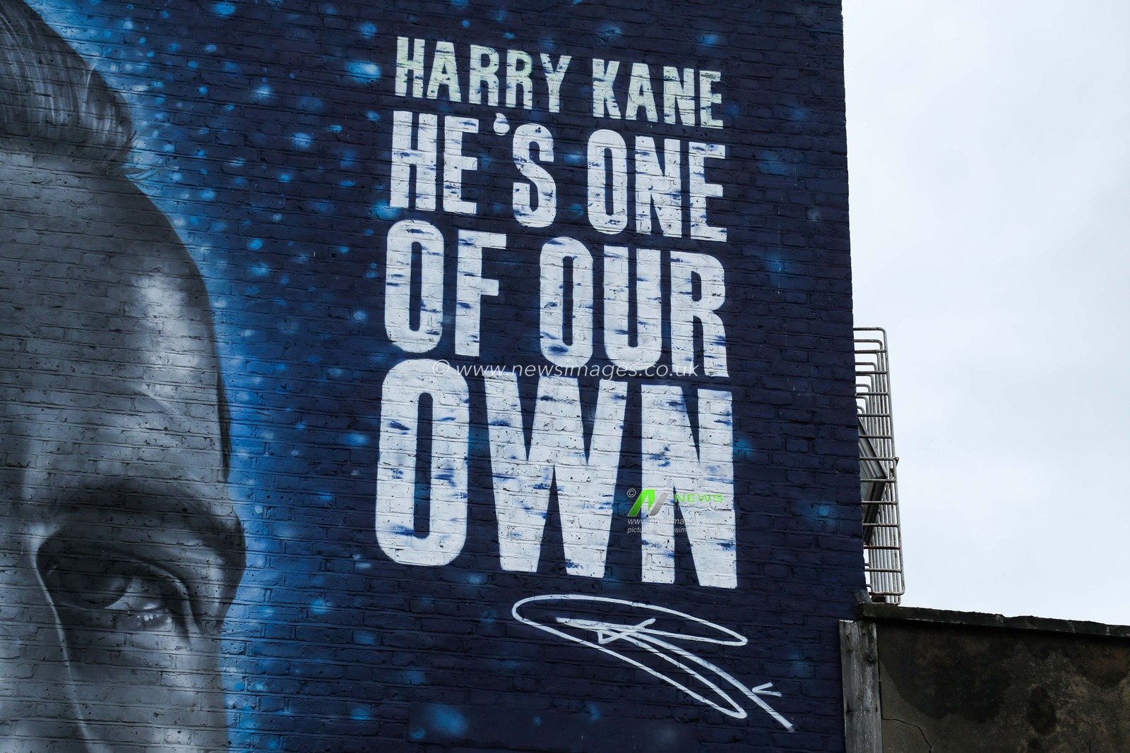 A detailed view of a Harry Kane mural prior to the Premier League match Tottenham Hotspur vs Everton at Tottenham Hotspur Stadium, London, United Kingdom, 24th August 2024

(Photo by Izzy Poles/News Images)