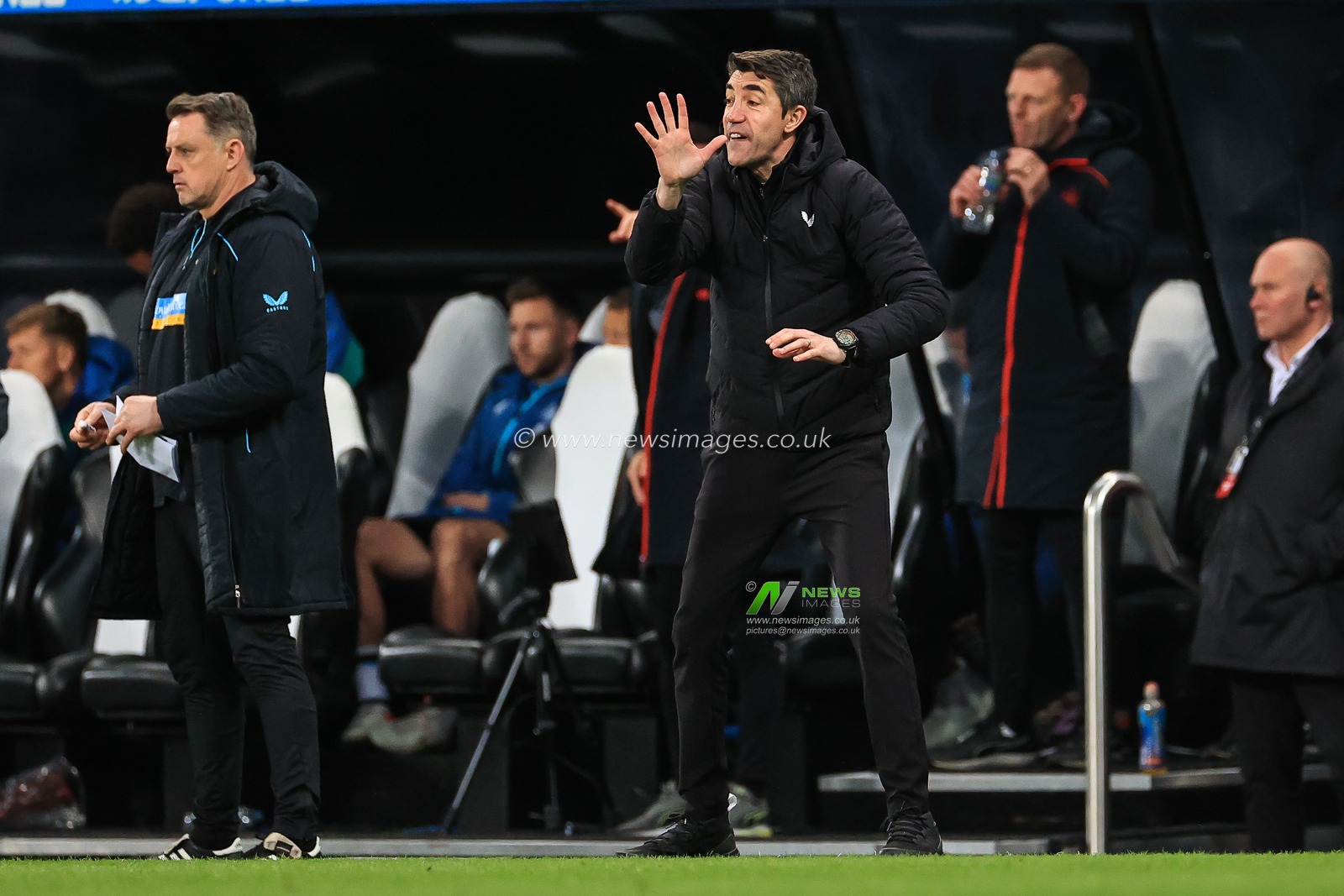 Bruno Lage manager of Wolverhampton Wanderers gives his team instructions