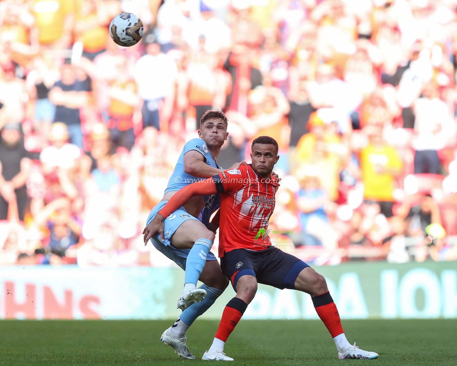 Callum Doyle #3 of Coventry City Carlton Morris #9 of Luton Town battle for the ball during the Sky Bet Championship Play-Off Final match Coventry City vs Luton Town at Wembley Stadium, London, United Kingdom, 27th May 2023

(Photo by Gareth Evans/News Images)