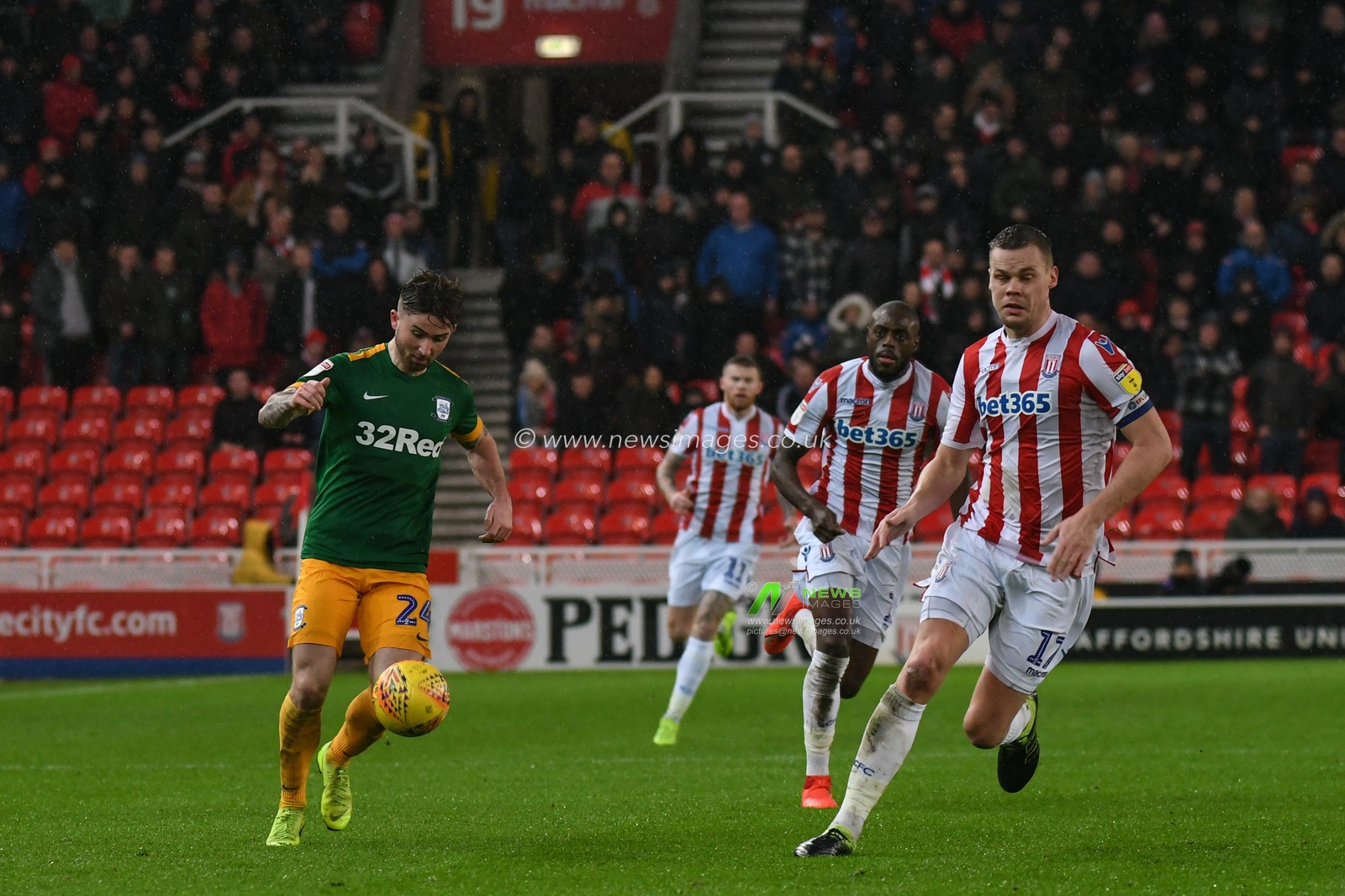 26th January 2019, Bet 365 Stadium, Stoke-on-Trent, England; Sky Bet Championship, Stoke City vs Preston North End ; Sean Maguire (24) of Preston North End  on the attack during the game at the Bet 365 Stadium.


Credit: Richard Long/News Images

English Football League images are subject to DataCo Licence
