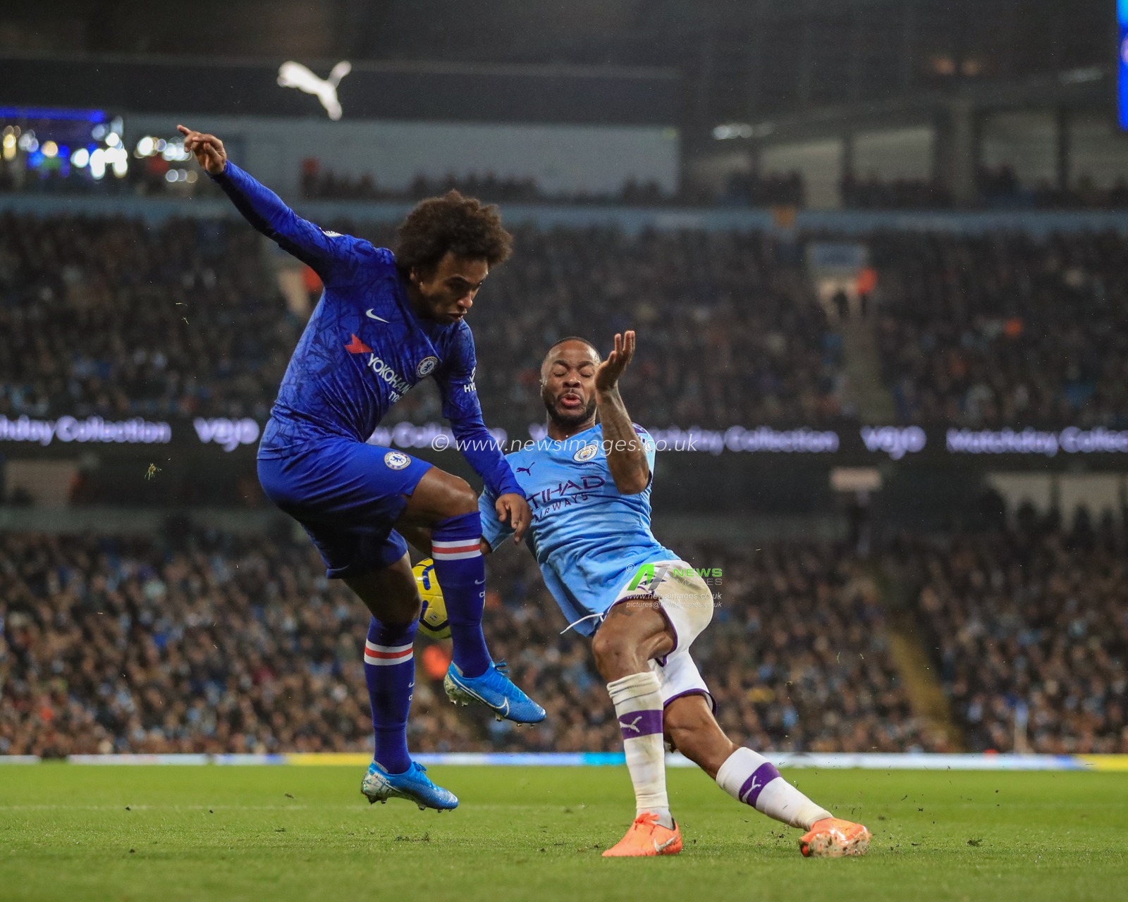 23rd November 2019, Etihad Stadium, Manchester, England; Premier League, Manchester City v Chelsea : Willian (10) of Chelsea and Raheem Sterling (7) of Manchester City dual for the ball 

Credit: Mark Cosgrove/News Images
