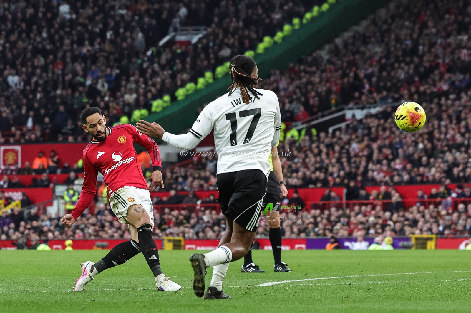 Matheus Cunha of Manchester United shoots on goal during the Premier League match Manchester United vs Fulham at Old Trafford, Manchester, United Kingdom, 1st February 2026

(Photo by Mark Cosgrove/News Images)