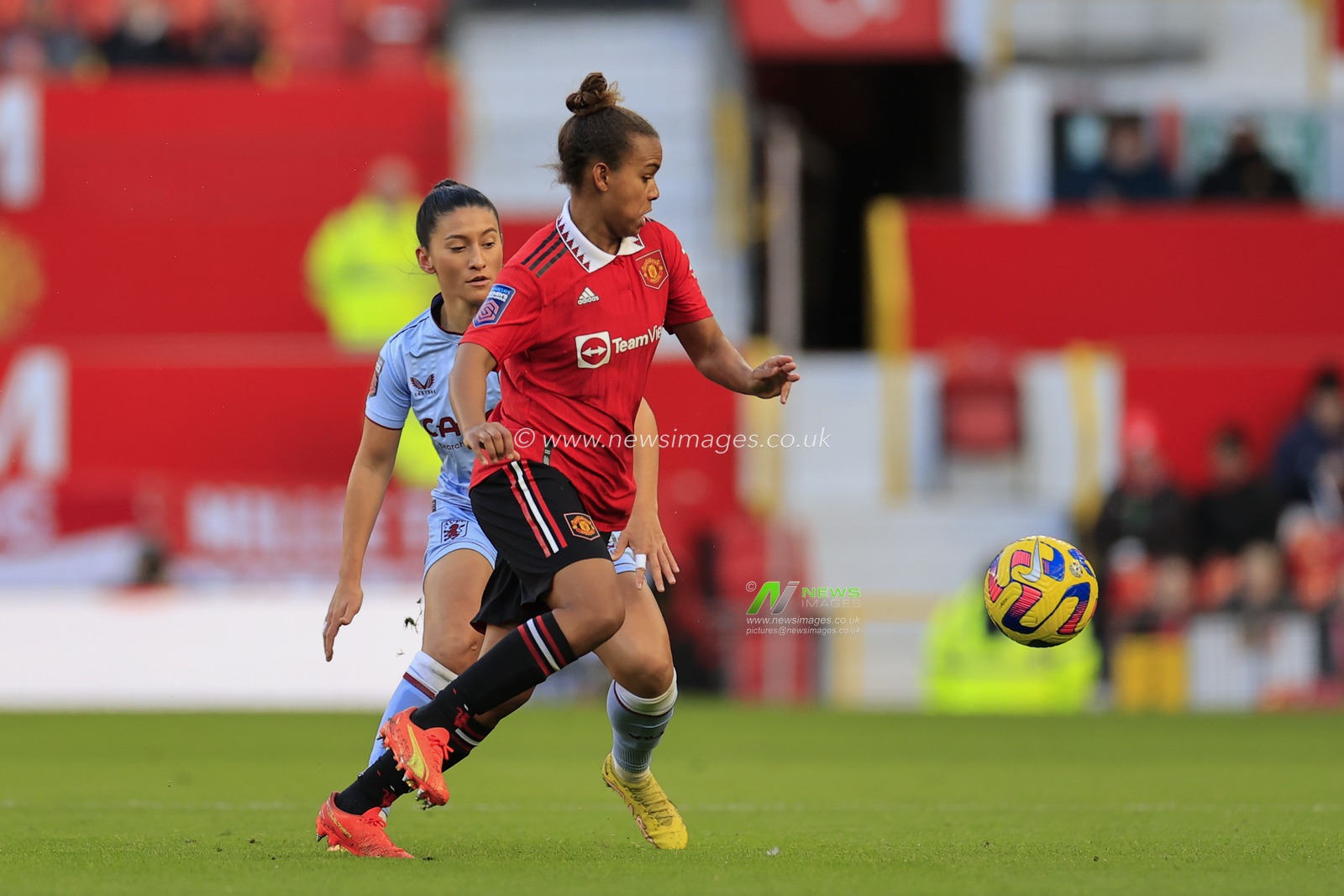 Nikita Parris #22 of Manchester United in action during The FA Women's Super League match Manchester United Women vs Aston Villa Women at Old Trafford, Manchester, United Kingdom, 3rd December 2022

(Photo by Conor Molloy/News Images)