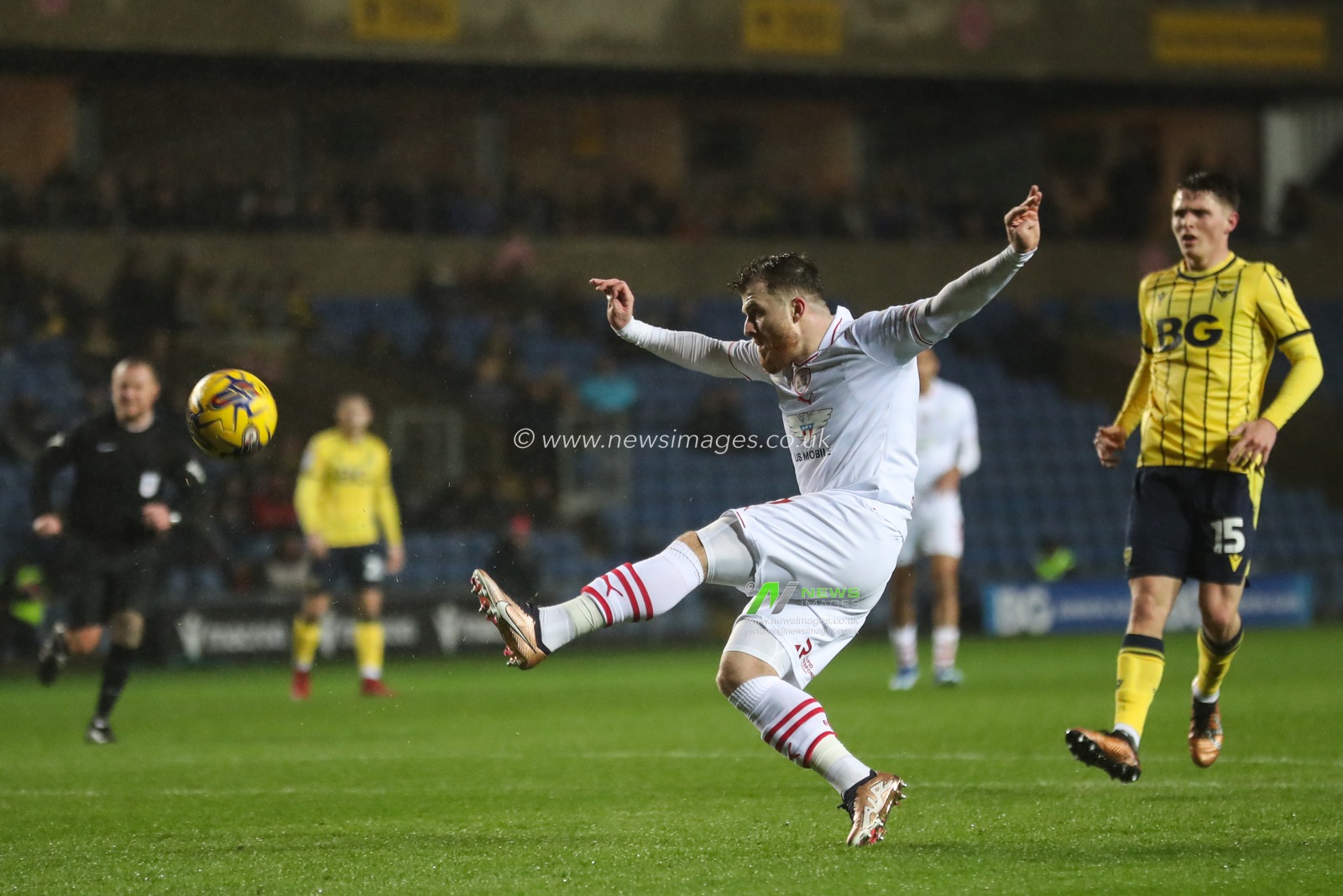 Nicky Cadden of Barnsley takes a shot on goal during the Sky Bet League 1 match Oxford United vs Barnsley at Kassam Stadium, Oxford, United Kingdom, 23rd January 2024

(Photo by Alfie Cosgrove/News Images)