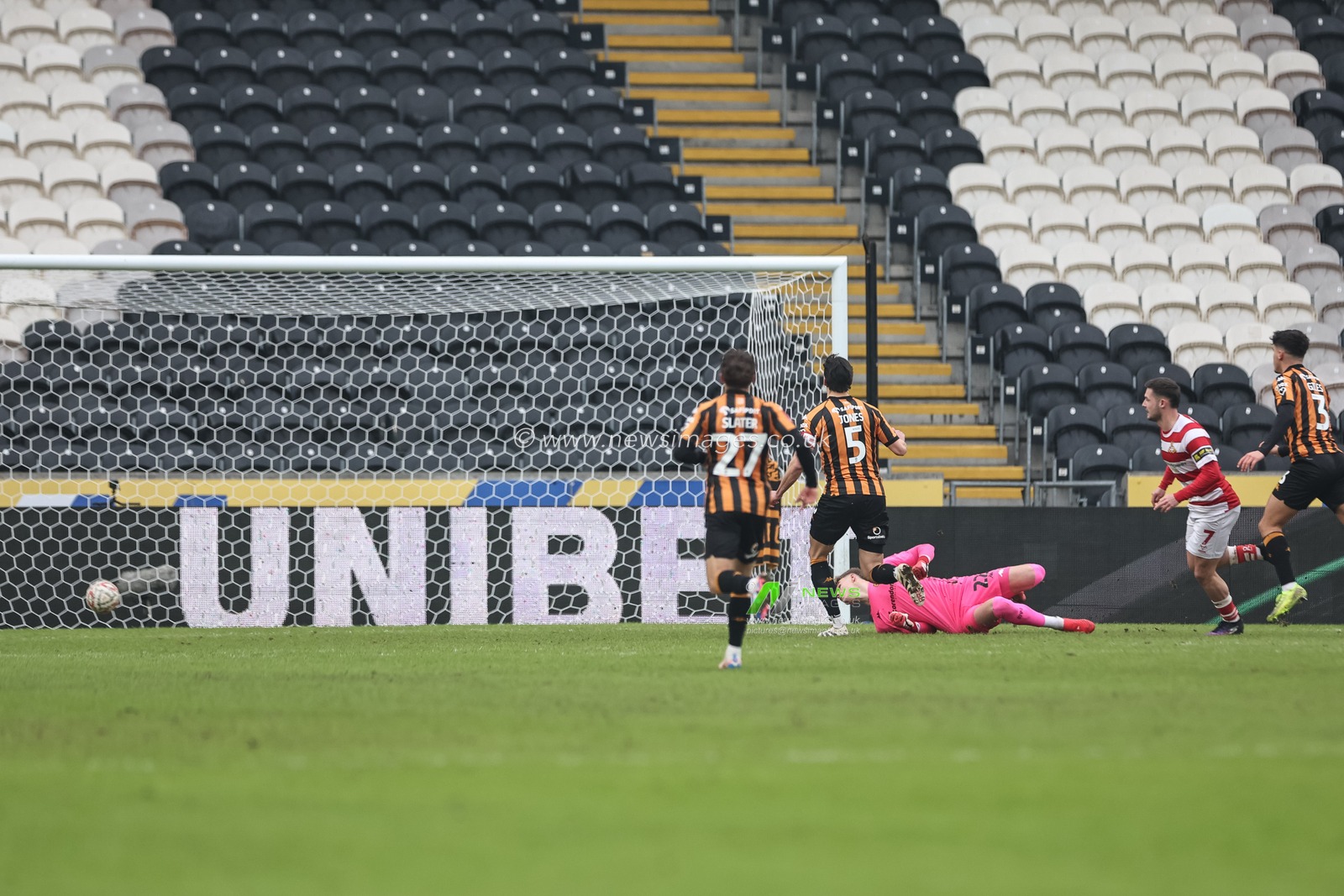 Luke Molyneux of Doncaster Rovers scores to make it 0-1 during the Emirates FA Cup 3rd Round match Hull City vs Doncaster Rovers at MKM Stadium, Hull, United Kingdom, 12th January 2025

(Photo by Mark Cosgrove/News Images)