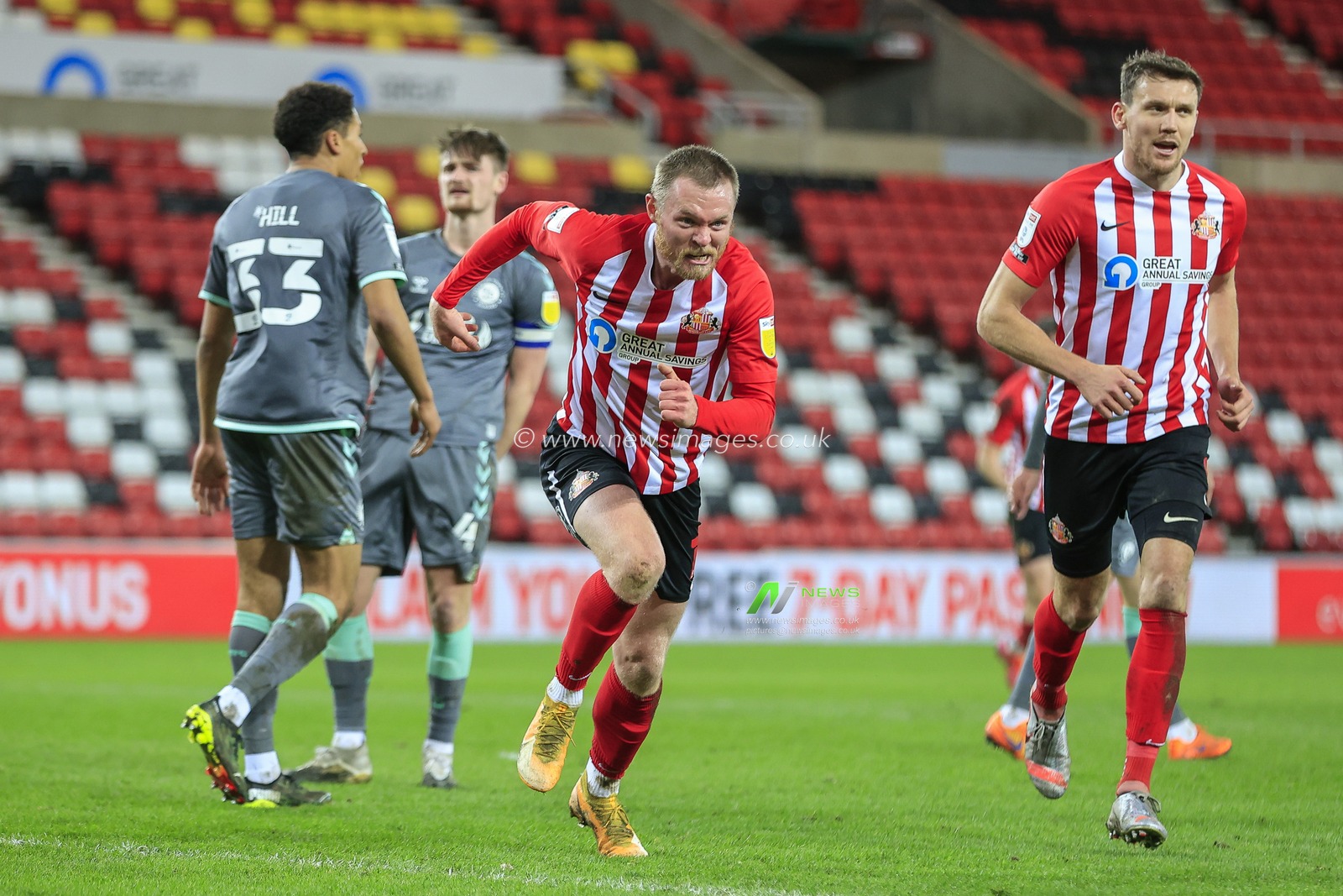 Aiden O'Brien #10 of Sunderland celebrates his goal to make it 1-0