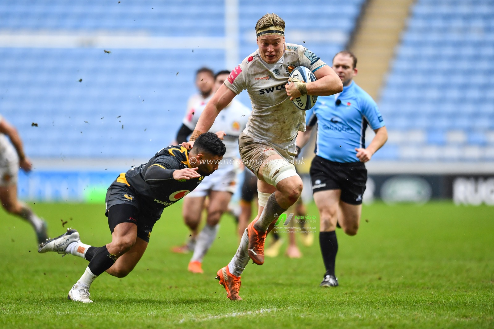 Richard Capstick of Exeter Chiefs in action