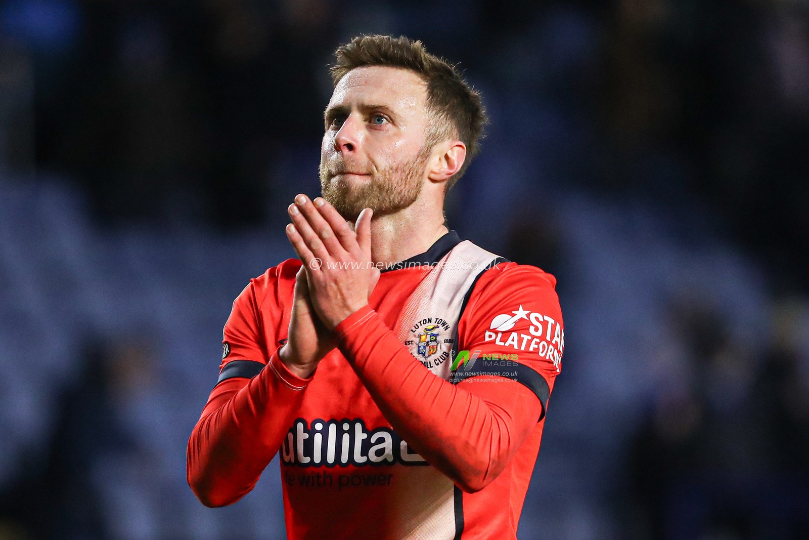 Jordan Clark of Luton Town clapping away fans after the Sky Bet Championship match Sheffield Wednesday vs Luton Town at Hillsborough, Sheffield, United Kingdom, 1st February 2025

(Photo by Jorge Horsted/News Images)