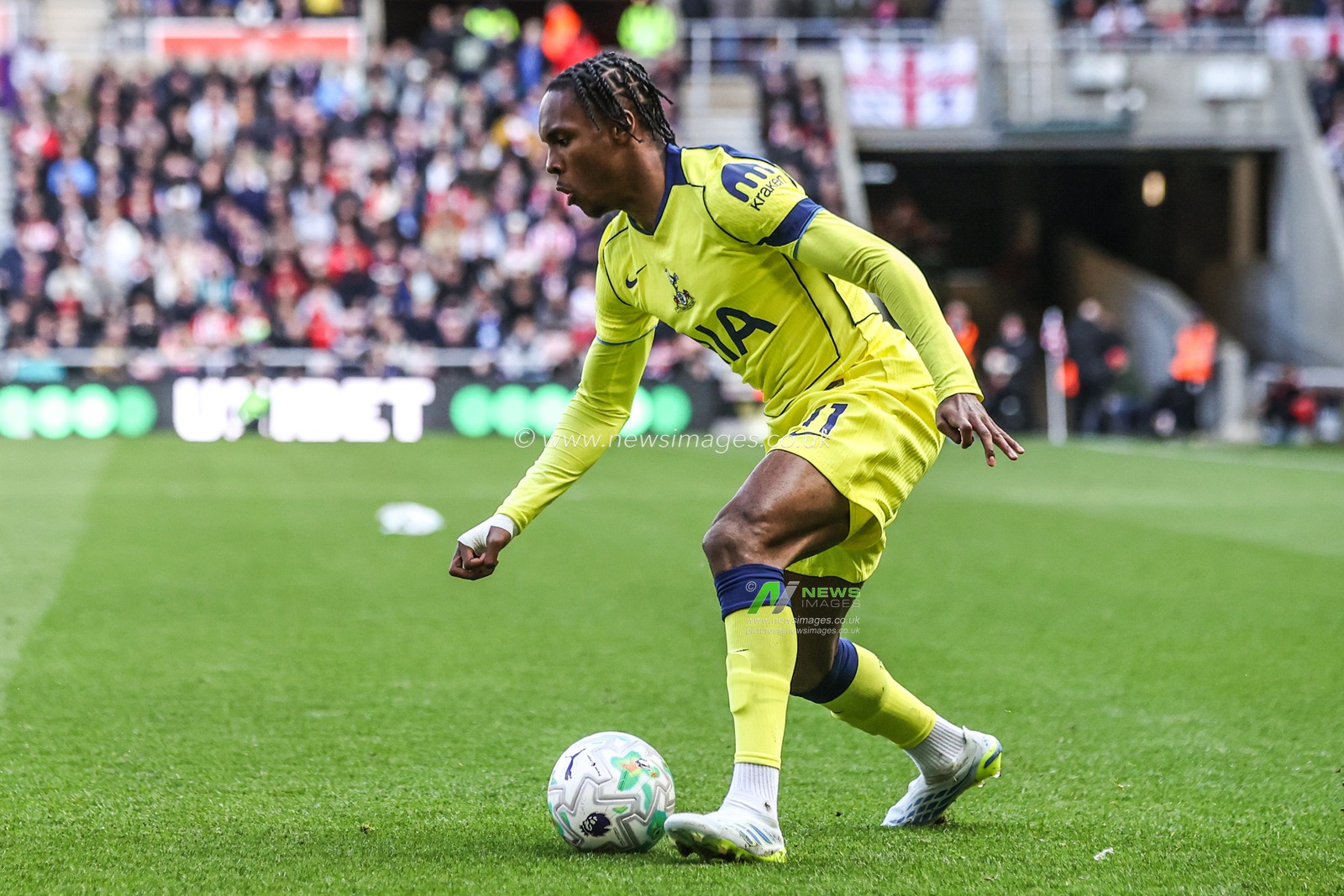 Mathys Tel of Tottenham Hotspur breaks with the ball during the Premier League match Sunderland vs Tottenham Hotspur at Stadium Of Light, Sunderland, United Kingdom on 12 April 2026

(Photo by Alfie Cosgrove/News Images)