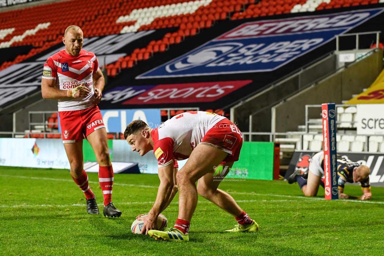 Josh Simm (26) of St Helens goes over for a hat-trick of try's