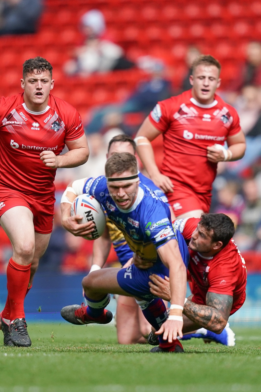 Leeds Rhinos's Matt Parcell London Broncos Jay Pitts


26th May 2019 , Anfield Stadium, Liverpool, England; Dacia Magic Weekend, Betfred Super League Round 16, Leeds Rhinos vs London Broncos ; 

Credit: Terry Donnelly/News Images
