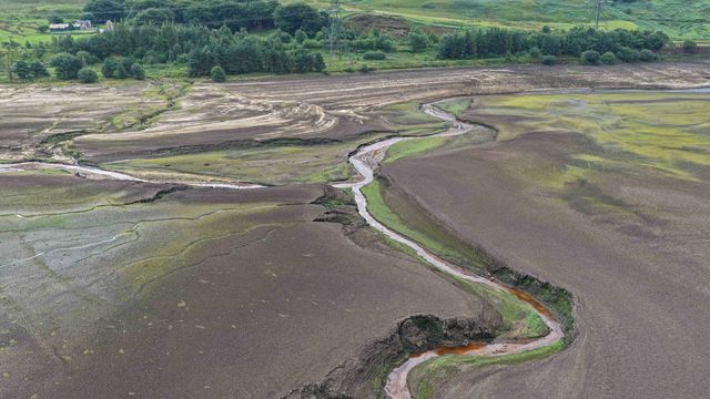 Woodhead Reservoir walter levels drop to one of the lowest points in recent times as grass and other plants start to grow on the Reservoir silt bed at Woodhead, Glossop, United Kingdom, 31st July 2025

(Photo by Mark Cosgrove/News Images)