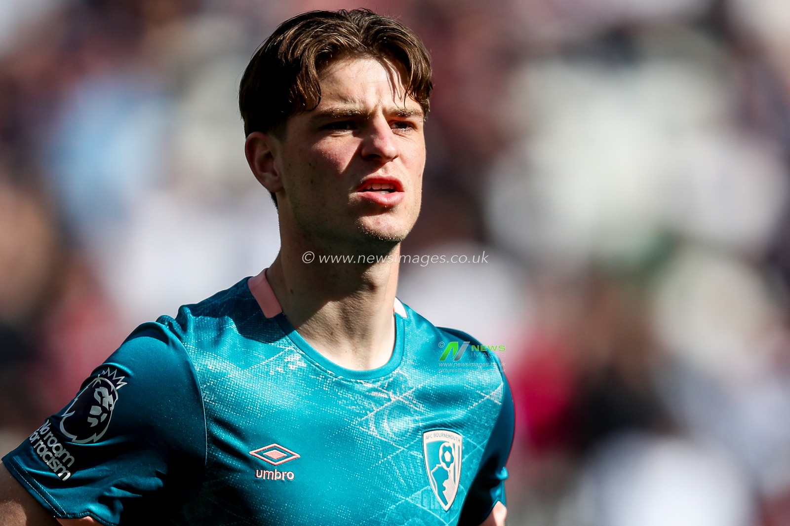Illia Zabarnyi of AFC Bournemouth lines up prior to the Premier League match West Ham United vs Bournemouth at London Stadium, London, United Kingdom, 5th April 2025

(Photo by Izzy Poles/News Images)