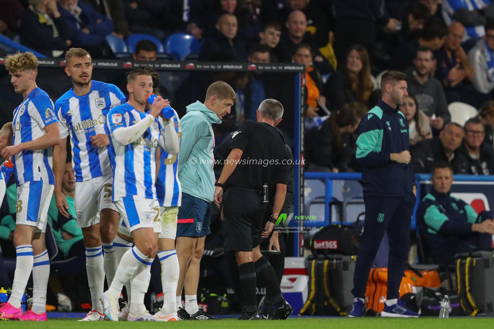 Referee Darren Bond receives medical treatment during the Sky Bet Championship match Huddersfield Town vs Stoke City at John Smith's Stadium, Huddersfield, United Kingdom, 20th September 2023

(Photo by Gareth Evans/News Images)